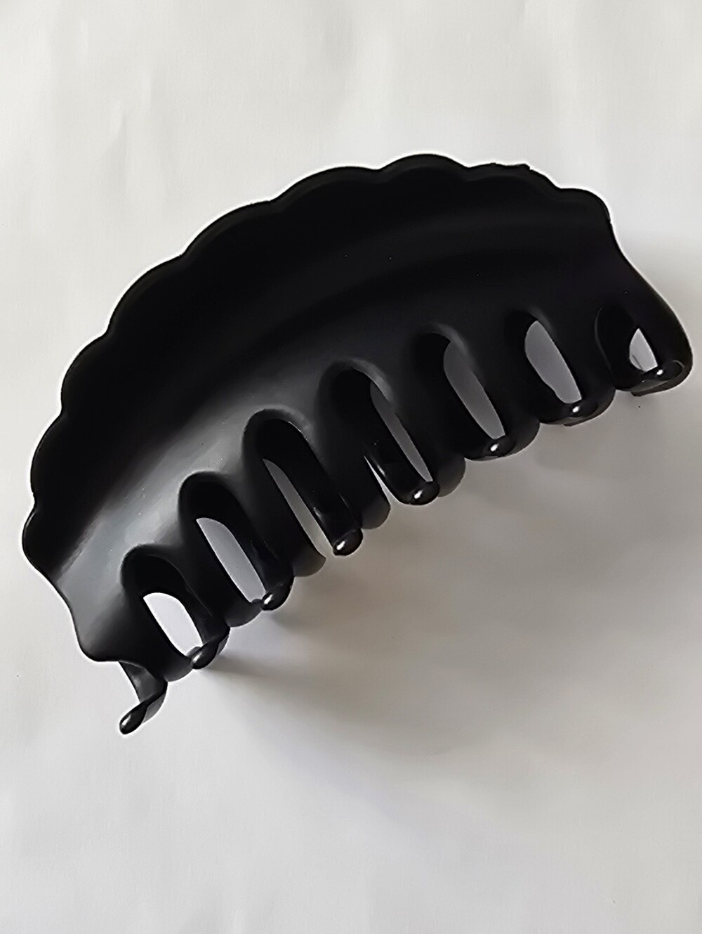 Black Scalloped Claw Clip